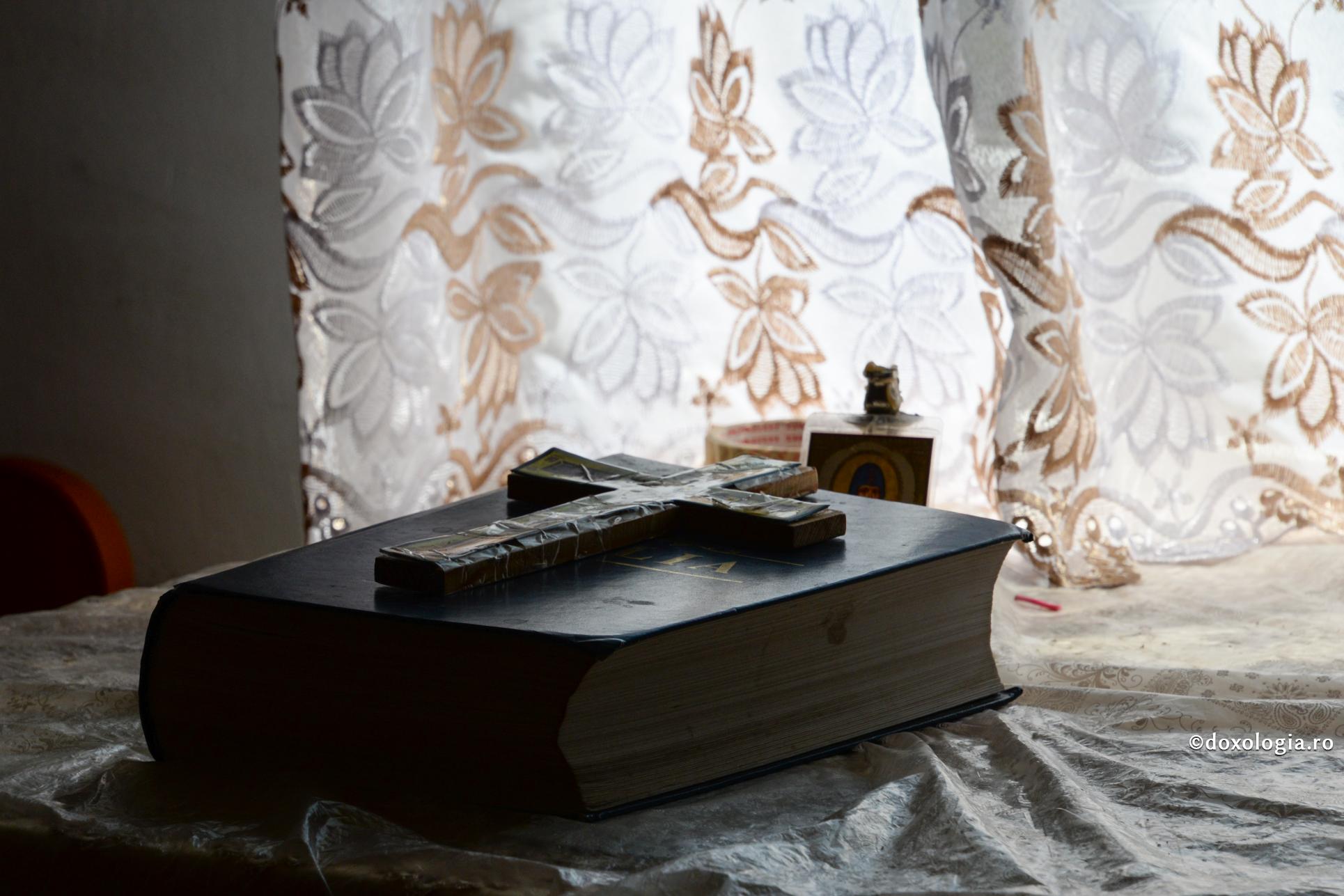 Să ne aruncăm pe noi înșine în noianul îndurărilor lui Dumnezeu / Foto: Ștefan Cojocariu Biblia