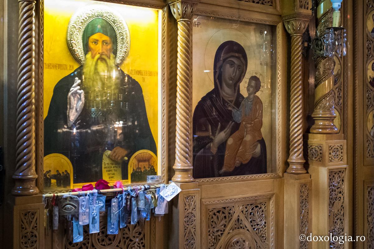 Copil vindecat de epilepsie prin mijlocirea Cuviosului David / Foto: Pr. Silviu Cluci icoana Cuviosului David din Evvia