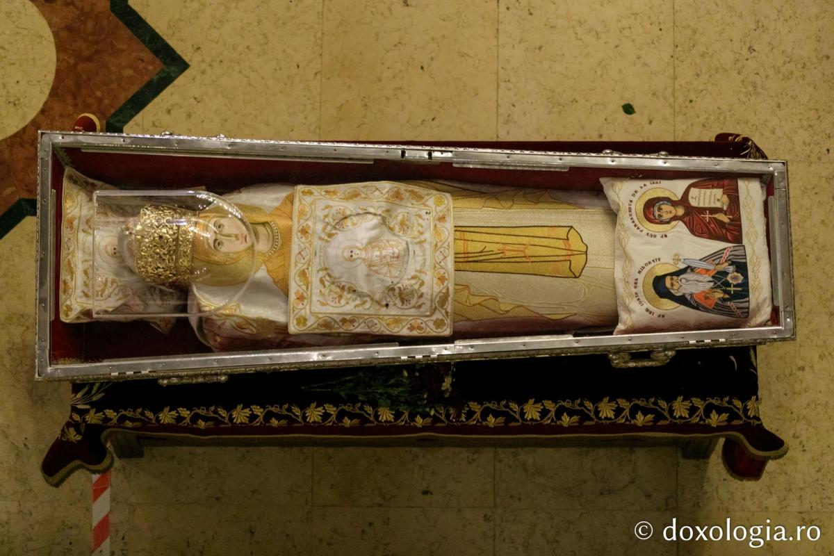 „Eu cred în prietenia sfinților!” / Foto: Pr. Silviu Cluci moaștele Sfintei Cuvioase Parascheva