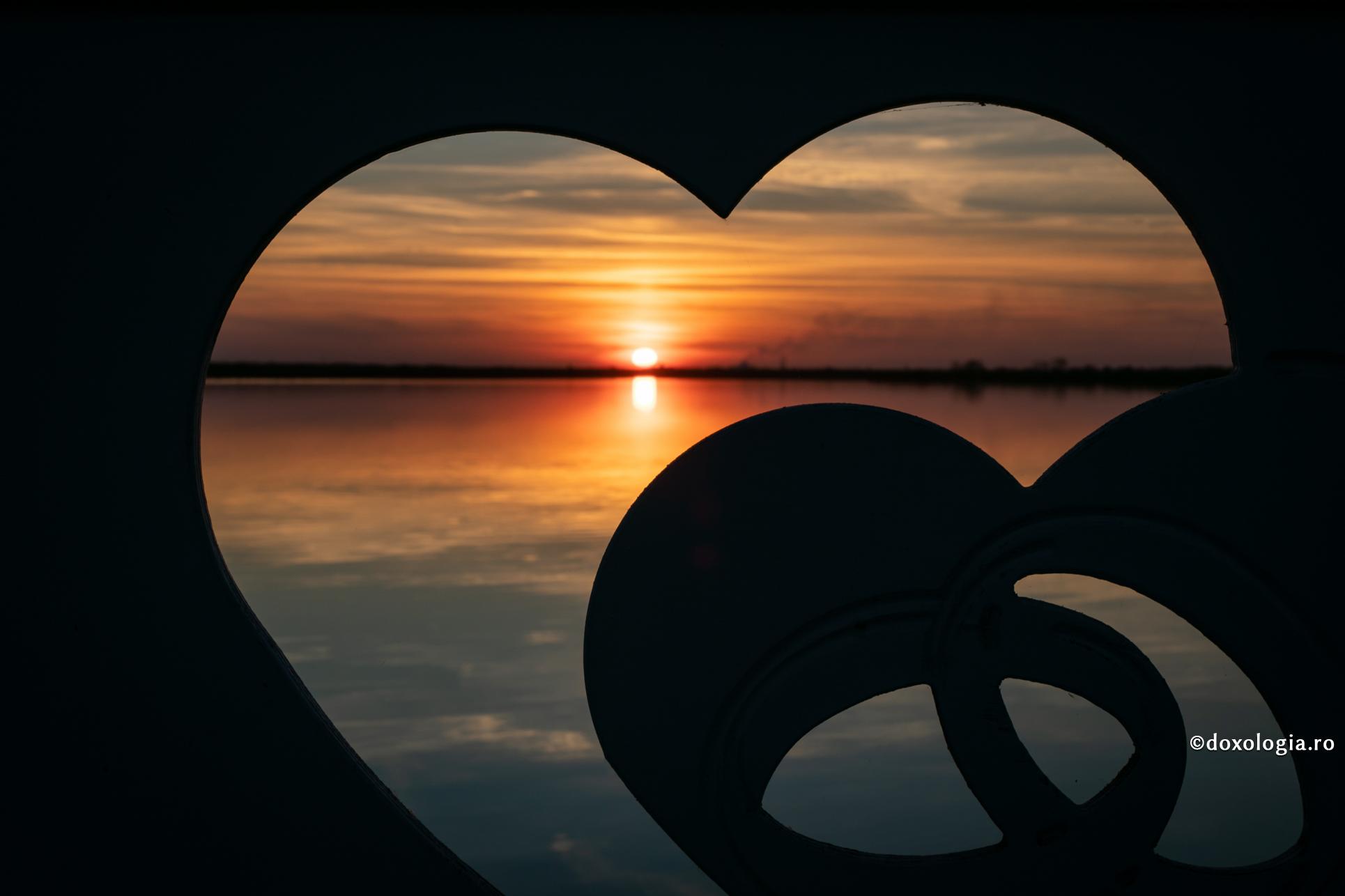 Sunt dependent emoțional de fata pe care o iubesc și cu care urmează să mă căsătoresc. Cum să mă vindec? / Foto: Oana Nechifor apus de soare