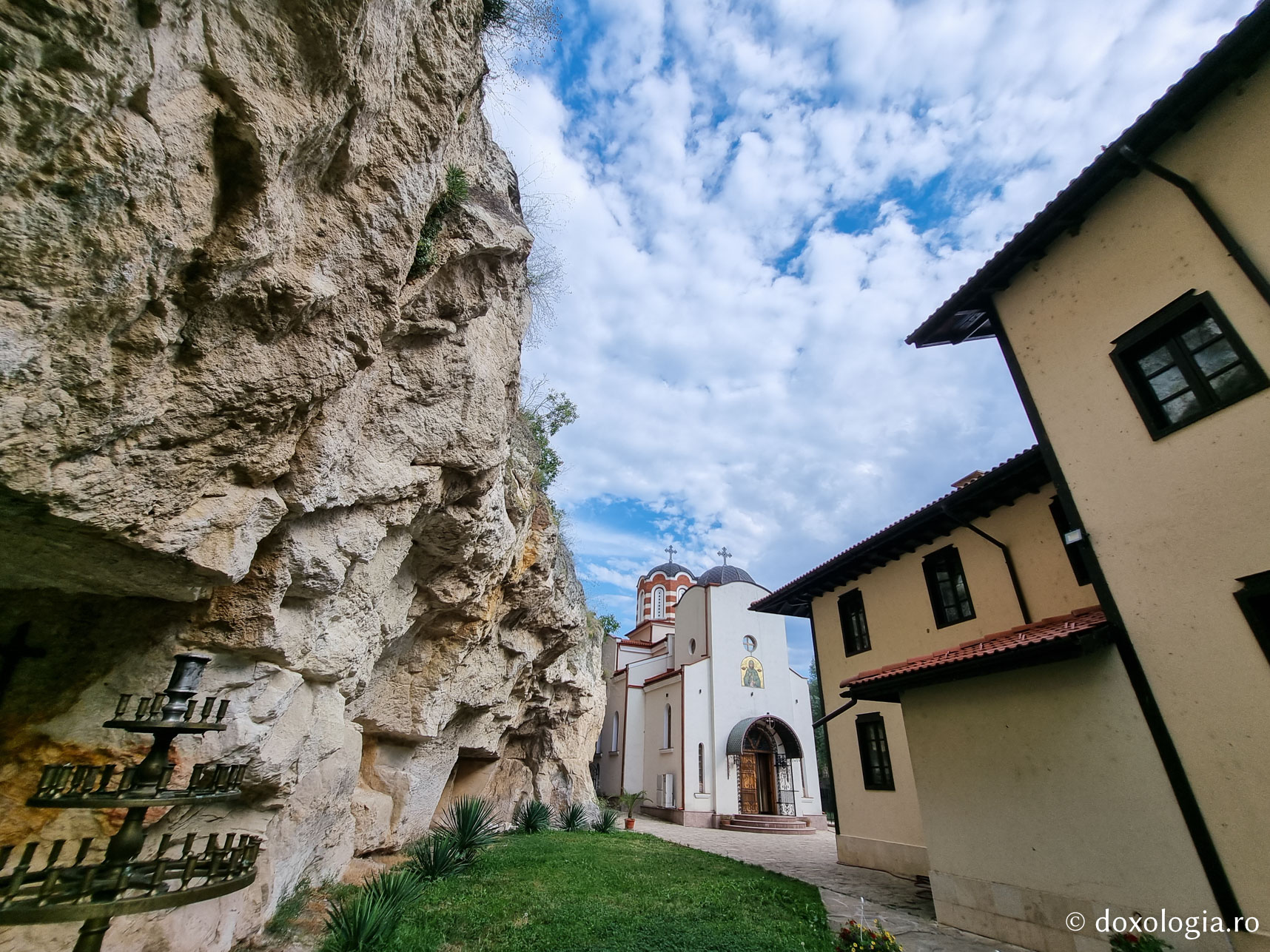 Foto: Magda Buftea (Foto) Pași de pelerini la Mănăstirea Basarabov – loc de nevoință al Sfântului Dimitrie cel Nou
