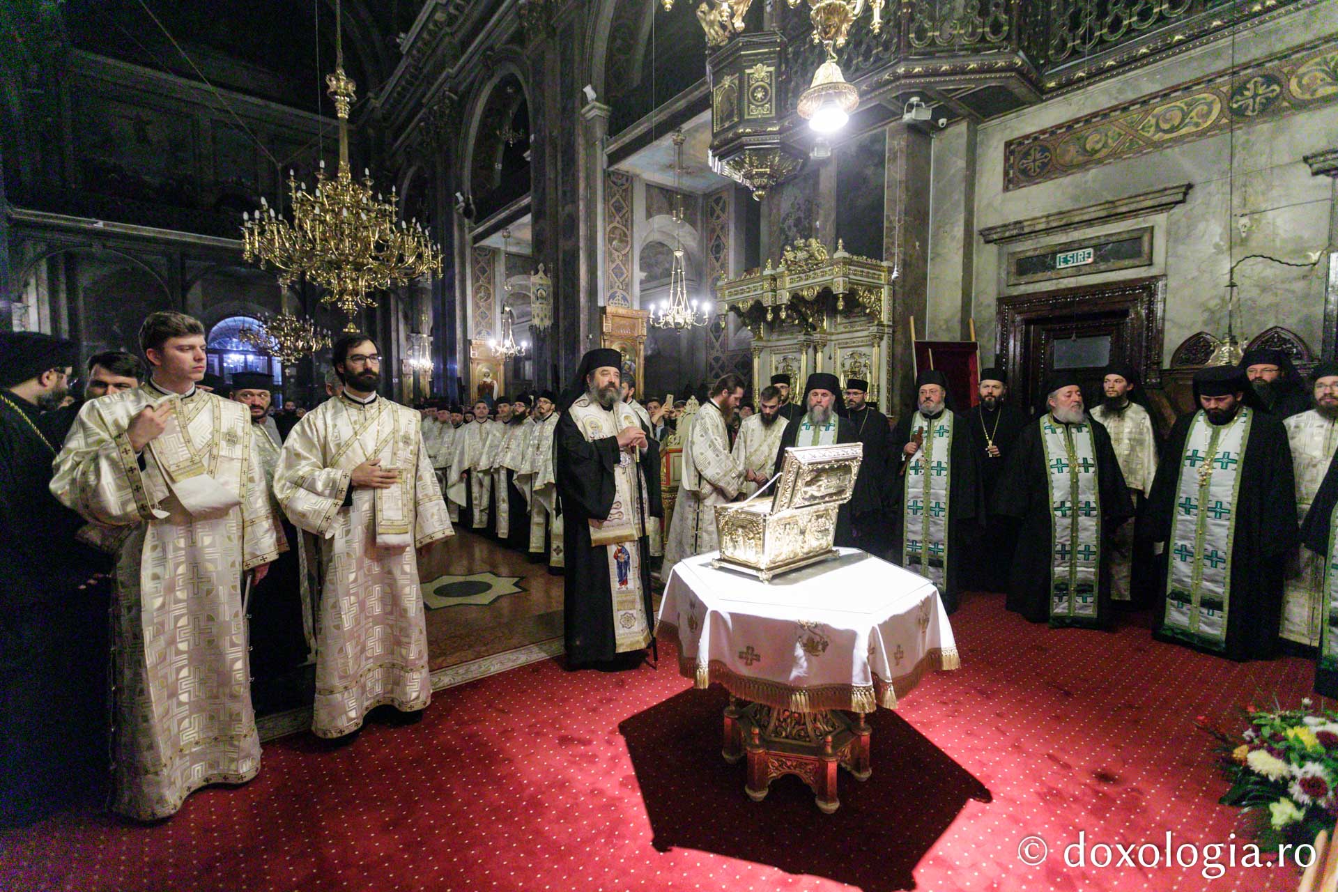 (Foto) Întâmpinarea cinstitelor moaşte ale Sfântului Cuvios Paisie de la Neamț (Foto) Întâmpinarea cinstitelor moaşte ale Sfântului Cuvios Paisie de la Neamț