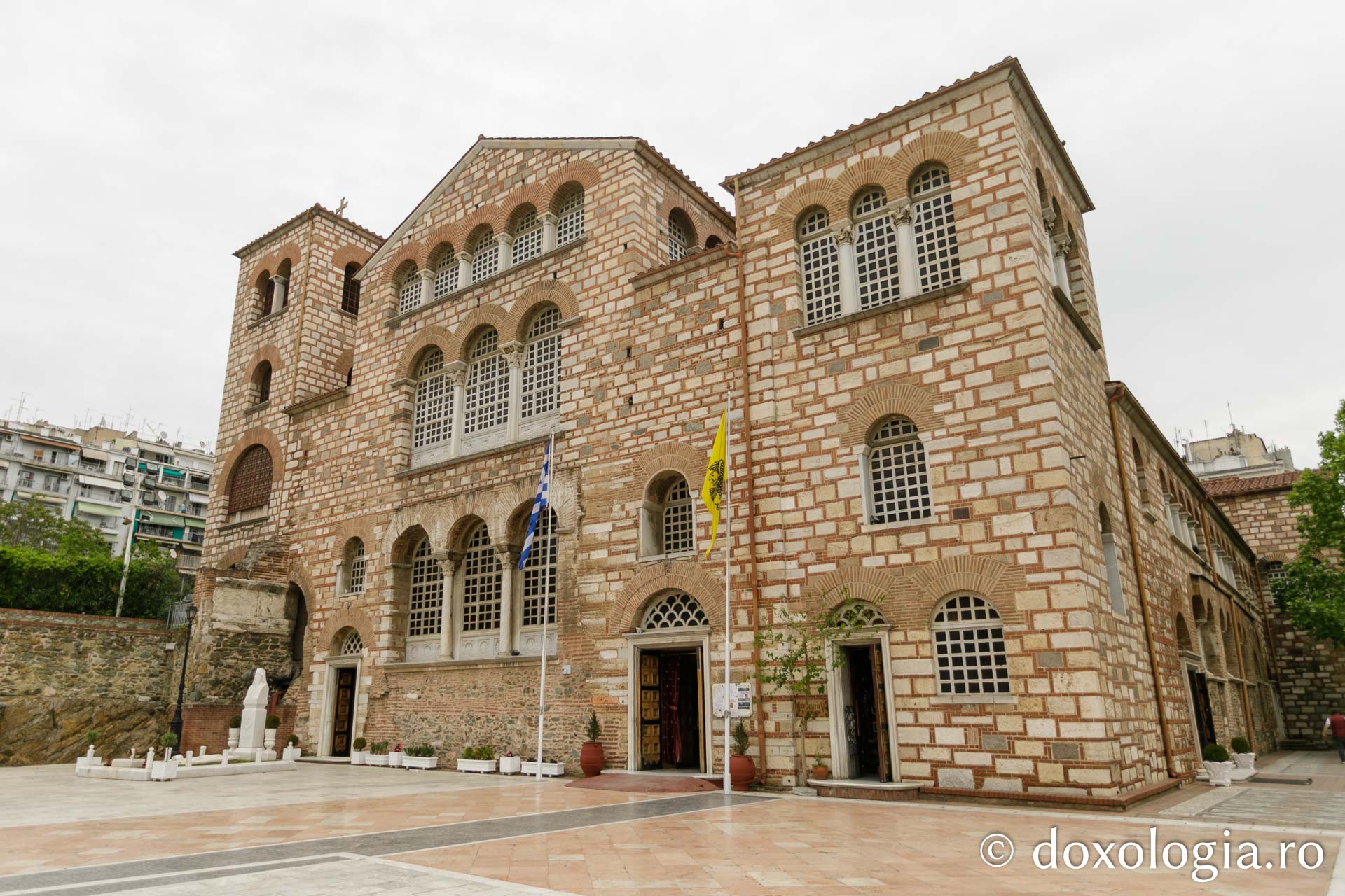 Biserica „Sfântul Mare Mucenic Dimitrie” – Tesalonic, Grecia / Foto: pr. Silviu Cluci Biserica „Sfântul Mare Mucenic Dimitrie” – Tesalonic, Grecia