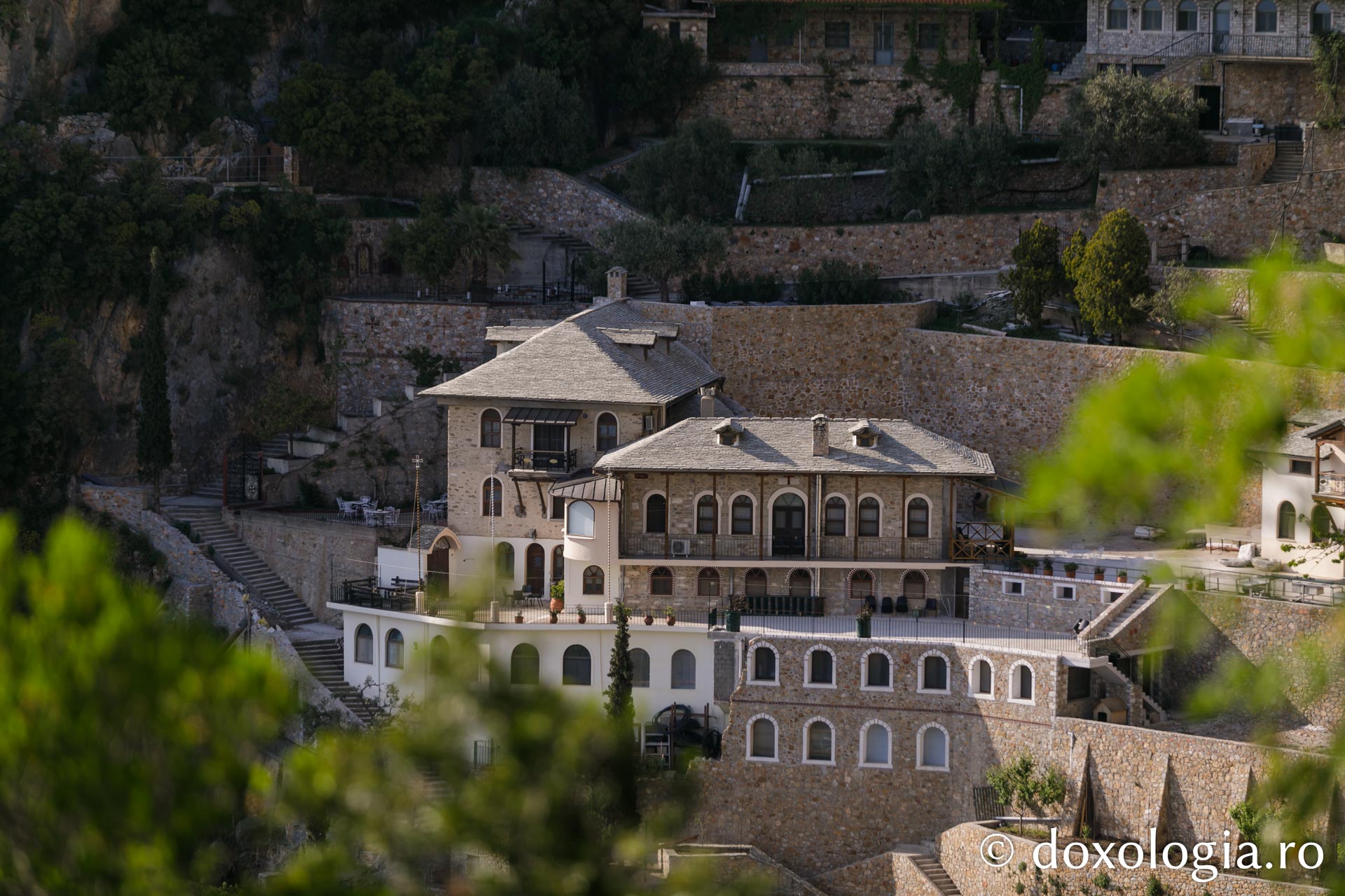 Coliba Adormirii Născătoarei de Dumnezeu de la Sihăstria „Sfânta Ana Mică” – Athos / Foto: Pr. Silviu Cluci Coliba Adormirii Născătoarei de Dumnezeu de la Sihăstria „Sfânta Ana Mică” – Athos