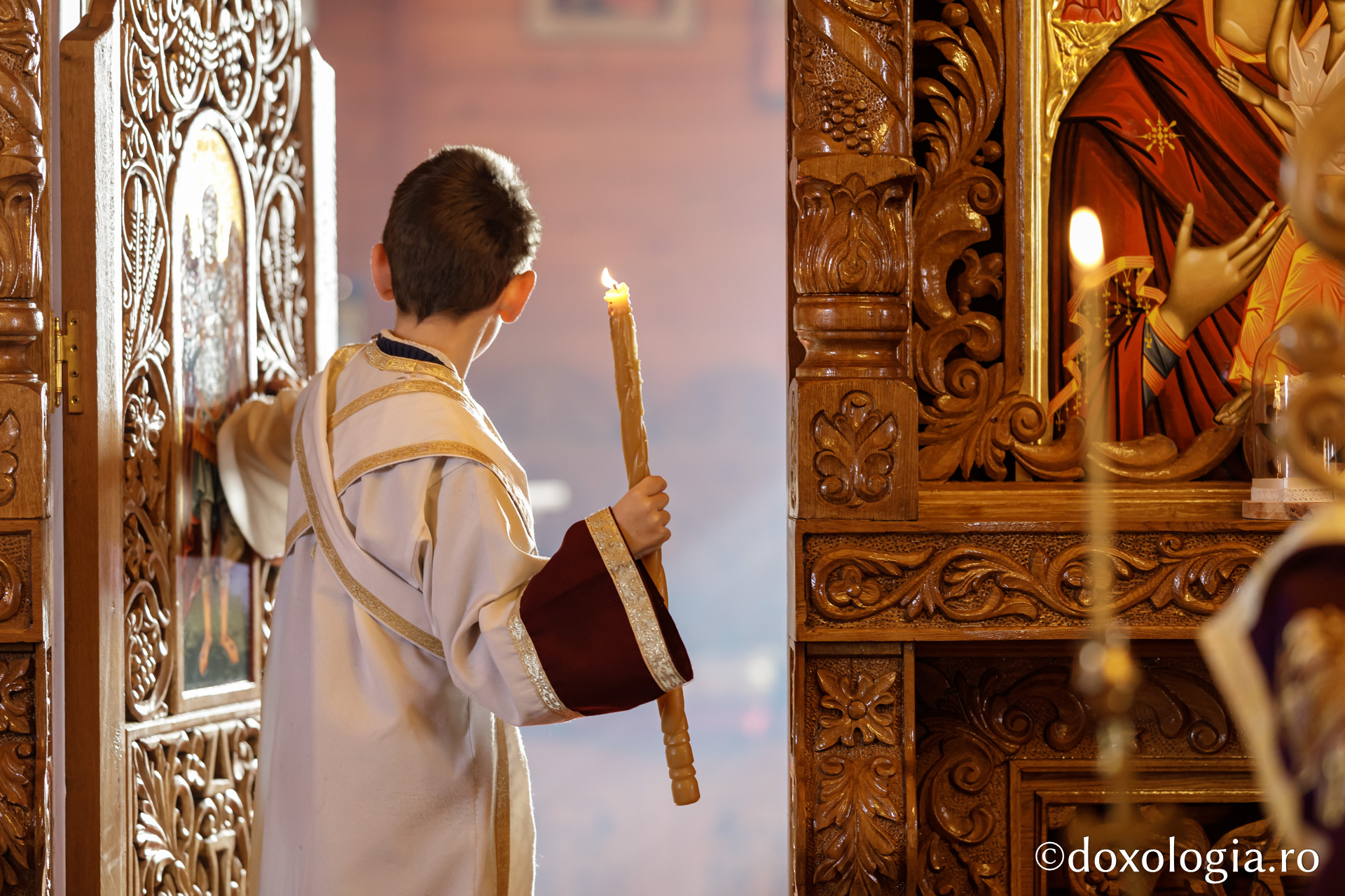 Foto: Oana Nechifor (Fotoreportaj) Veșnica pomenire – o veșnică nădejde în Înviere