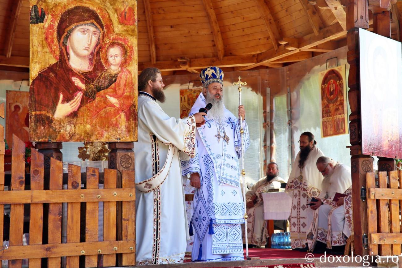 IPS Teofan, predicând la hramul Mănăstirii Paltin Petru-Vodă / Foto: Flavius Popa IPS Teofan, predicând la hramul Mănăstirii Paltin Petru-Vodă / Foto: Flavius Popa