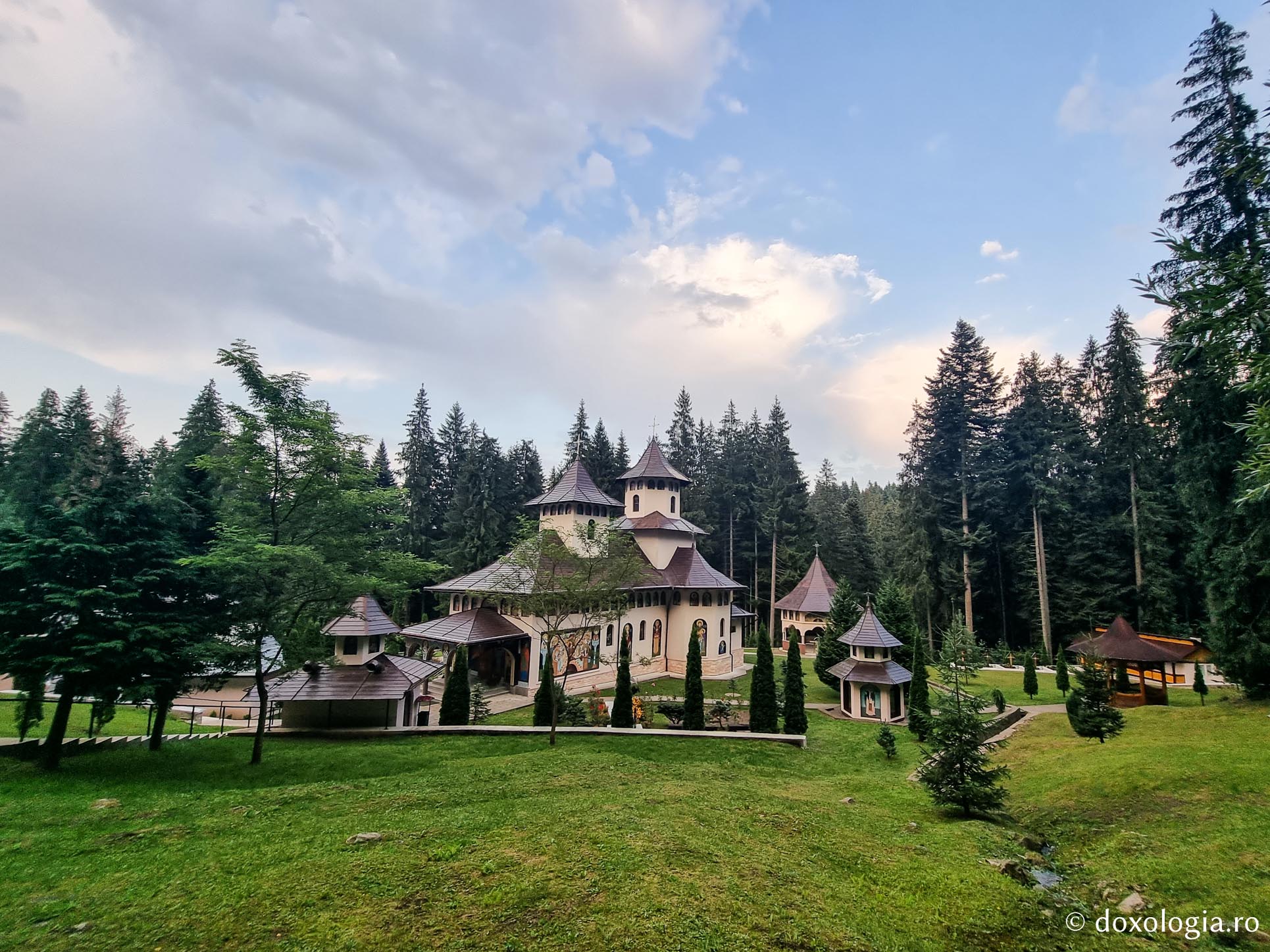 Mănăstirea Sihăstria Rarăului / Foto: Magda Buftea Mănăstirea Sihăstria Rarăului
