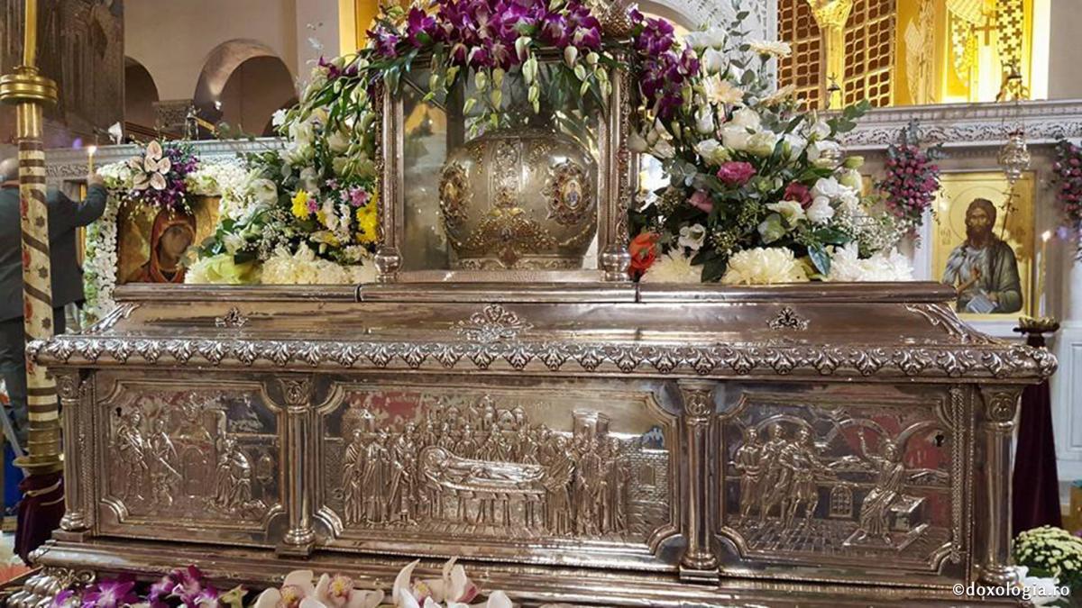 Racla cu moaștele Sfântului Mare Mucenic Dimitrie / Foto: Magda Buftea Racla cu moaștele Sfântului Mare Mucenic Dimitrie