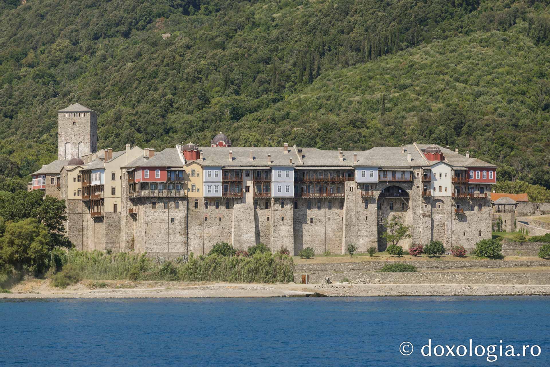 Mănăstirea Iviron – Vedere de pe mare / Foto: Pr. Silviu Cluci Mănăstirea Iviron – Athos