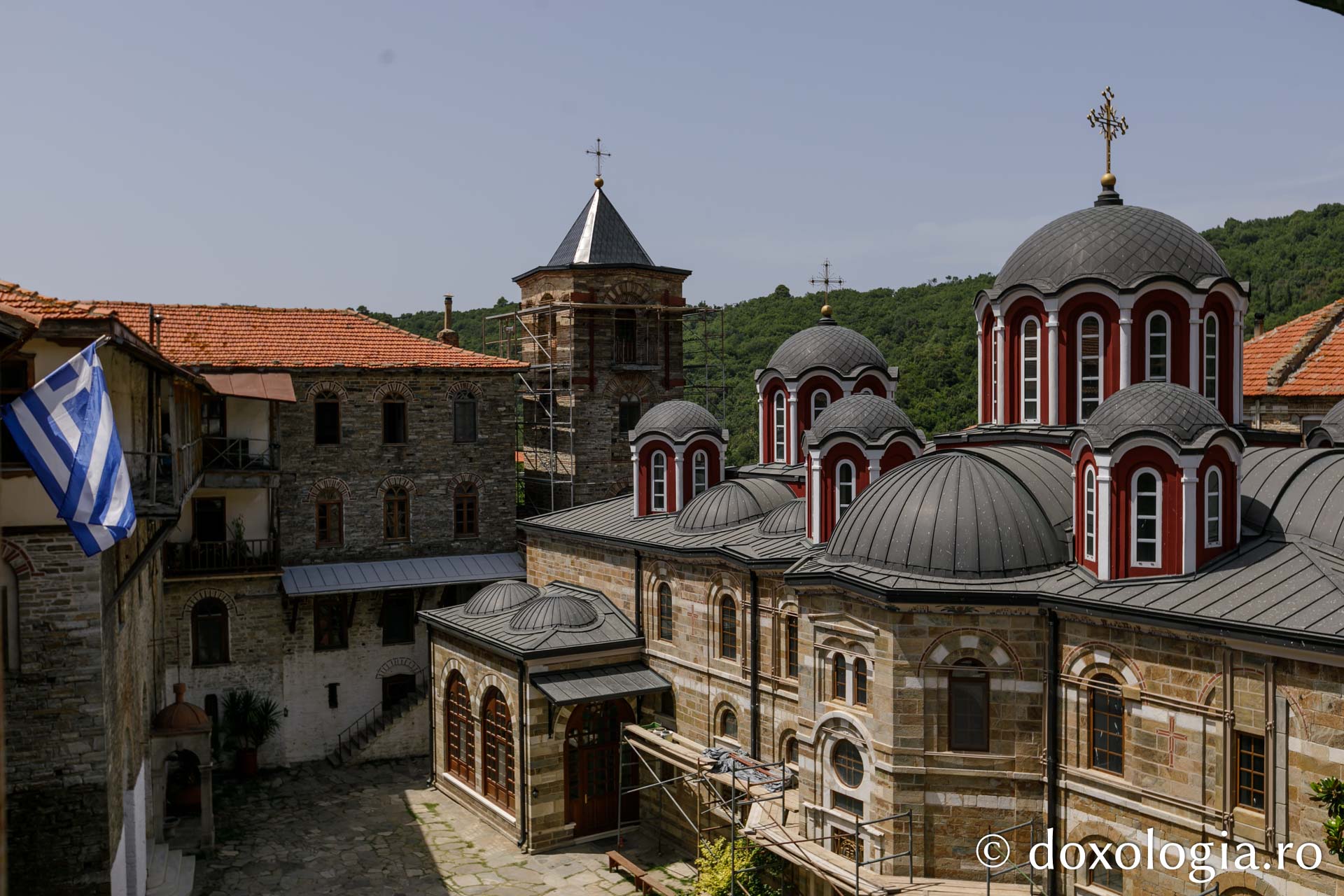 Ansamblul clădirilor Mănăstirii Constamonitu – Athos / Foto: Pr. Silviu Cluci Manastirea Constamonitu
