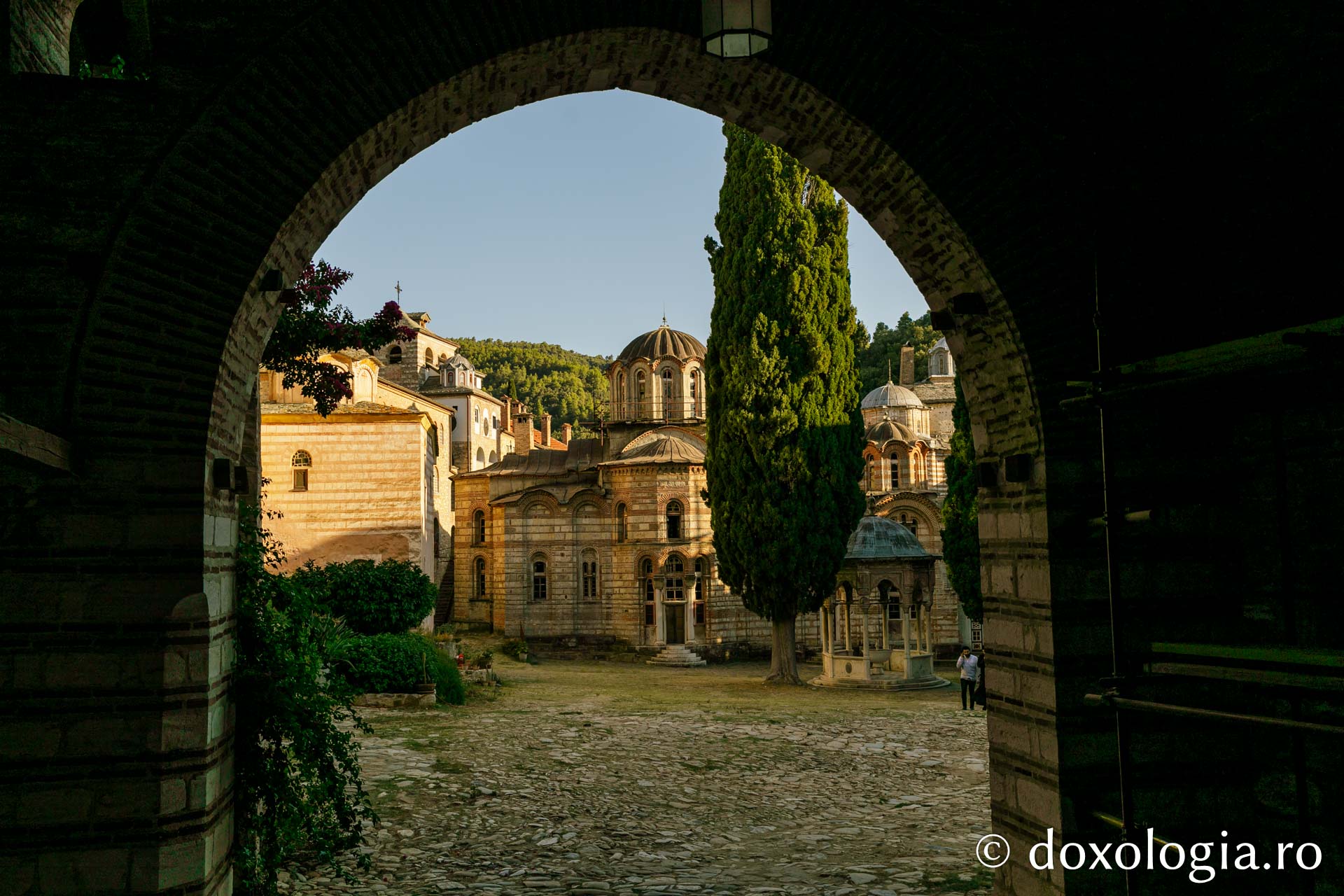 Mănăstirea Hilandar – vedere dinspre nord / Foto: pr. Silviu Cluci (Foto) Pași de pelerin la Mănăstirea Hilandar – Athos