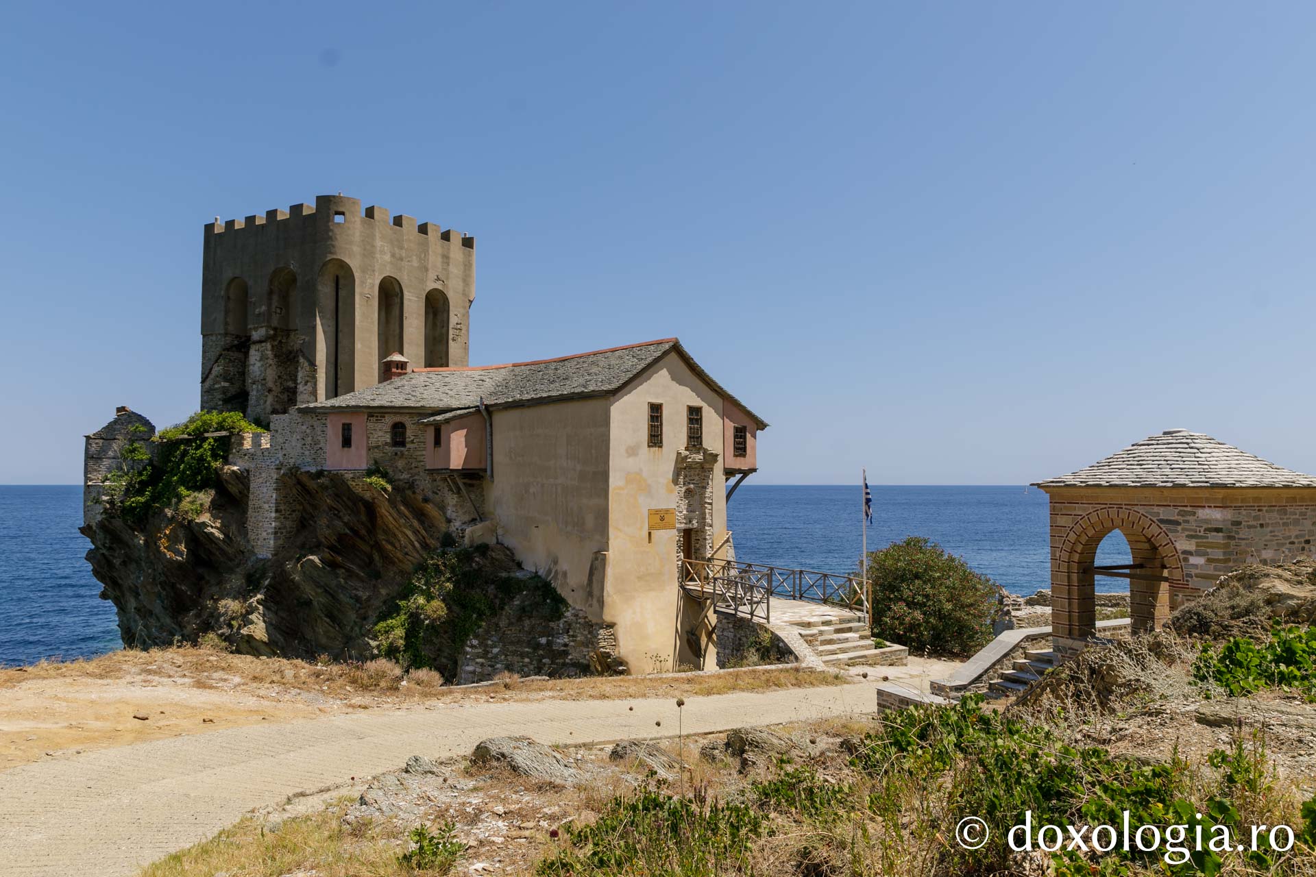 Arsanaua Mandraki a Mănăstirii Marea Lavră – Athos / Foto: pr. Silviu Cluci Arsanaua Mandraki a Mănăstirii Marea Lavră – Athos