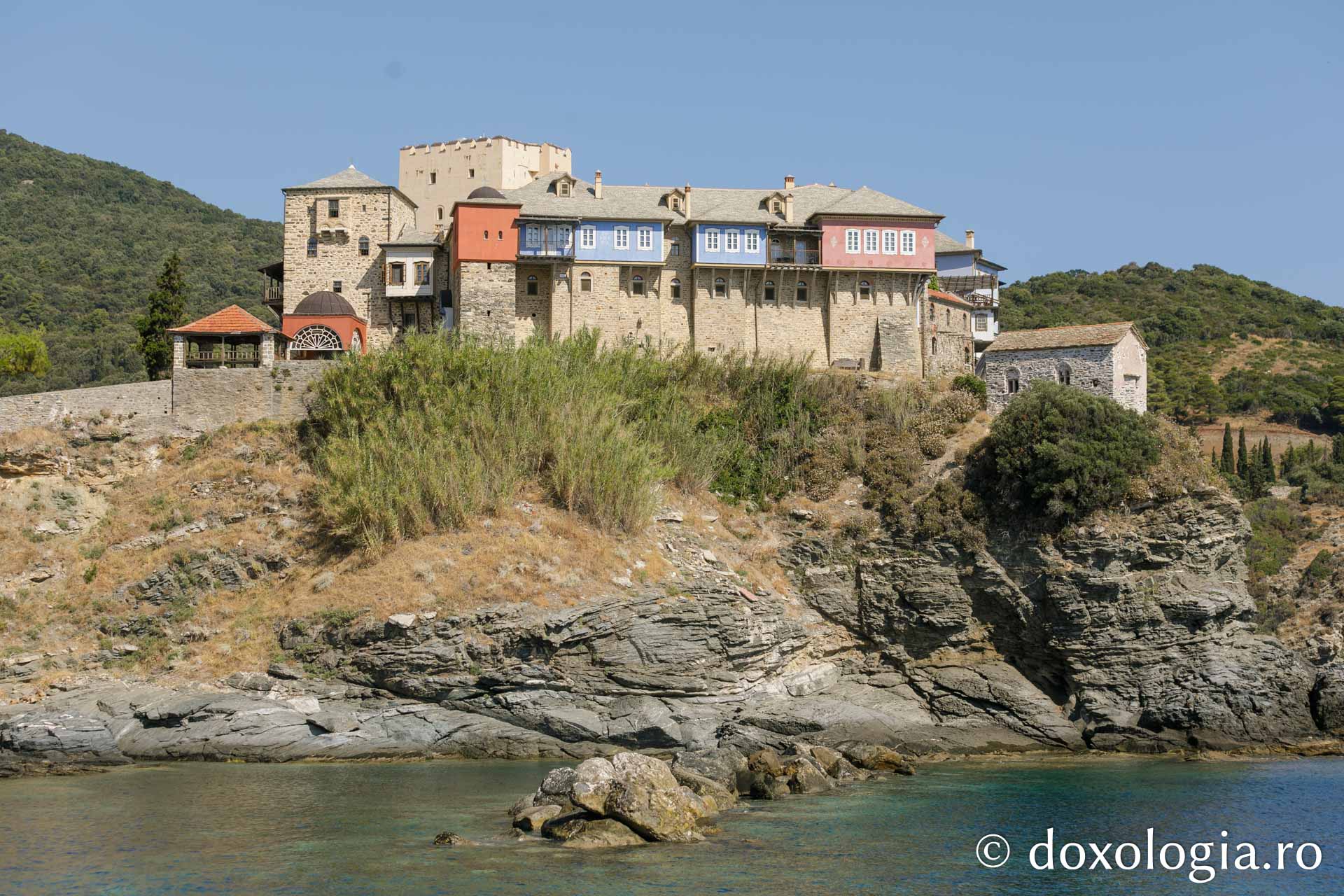 Paraclisul Sfântul Atanasie Athonitul al Mănăstirii Pantocrator, Athos / Foto: pr. Silviu Cluci Paraclisul Sfântul Atanasie Athonitul al Mănăstirii Pantocrator, Athos