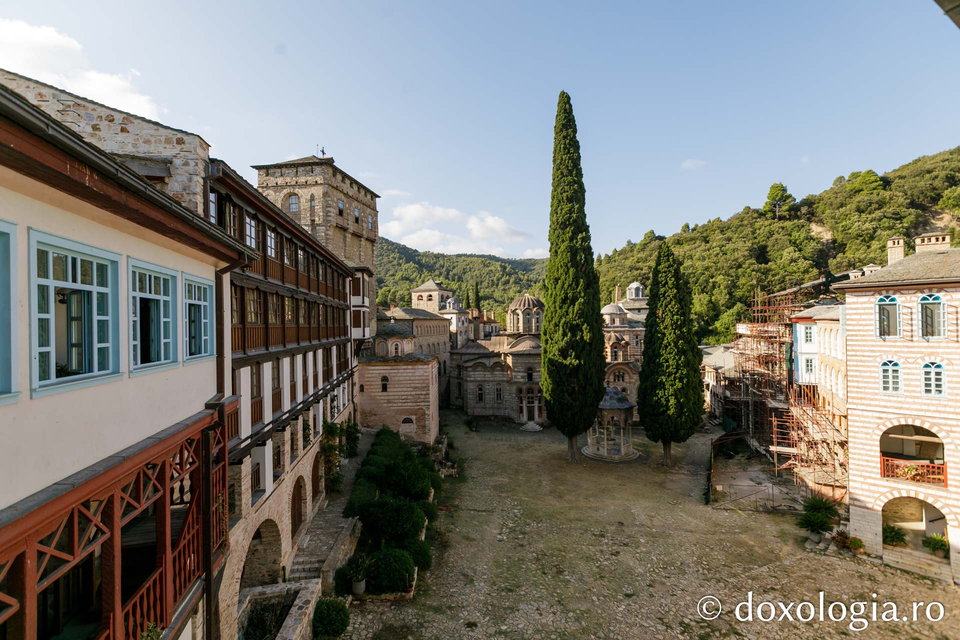 Ansamblul clădirilor Mănăstirii Hilandar / Foto: Pr. Silviu Cluci Mănăstirea Hilandar