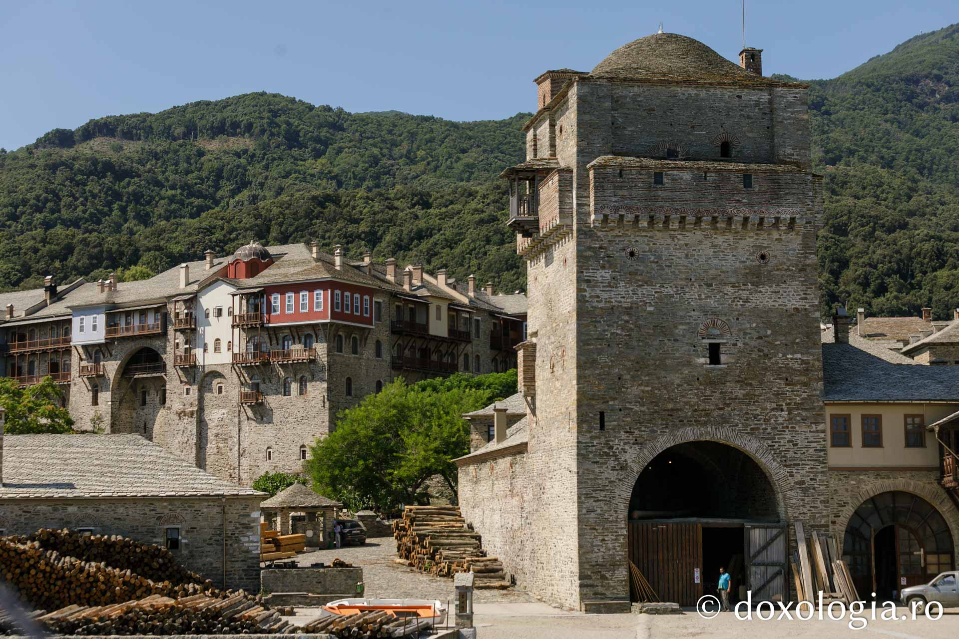 Turnul arsana al Mănăstirii Iviron / Foto: pr. Silviu Cluci Turnul arsana al Mănăstirii Iviron