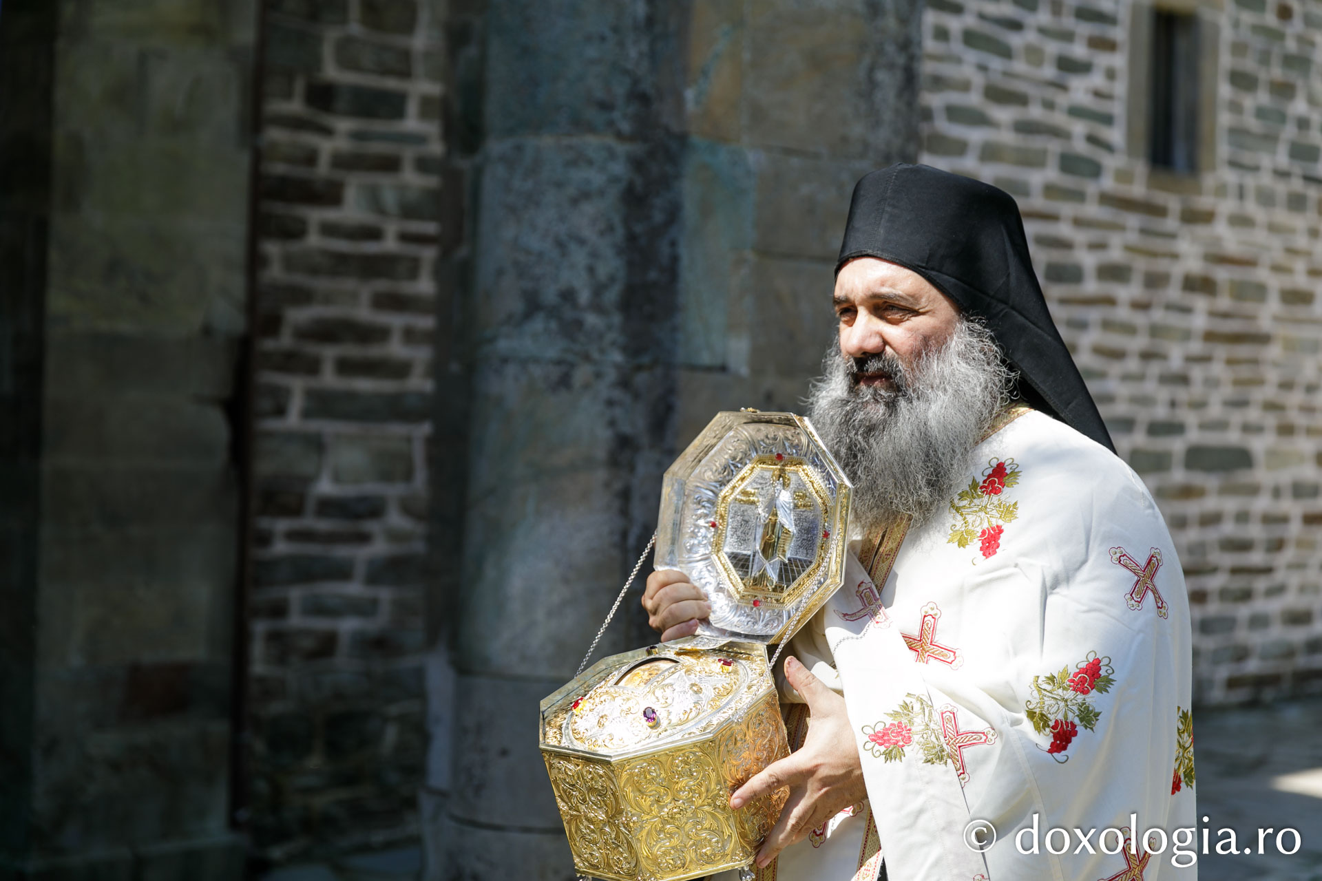 Sfintele Moaște ale Sfântului Cosma Protosul răspândesc o negrăită mireasmă / Foto: pr. Silviu Cluci Capul Sfântului Cosma Protosul