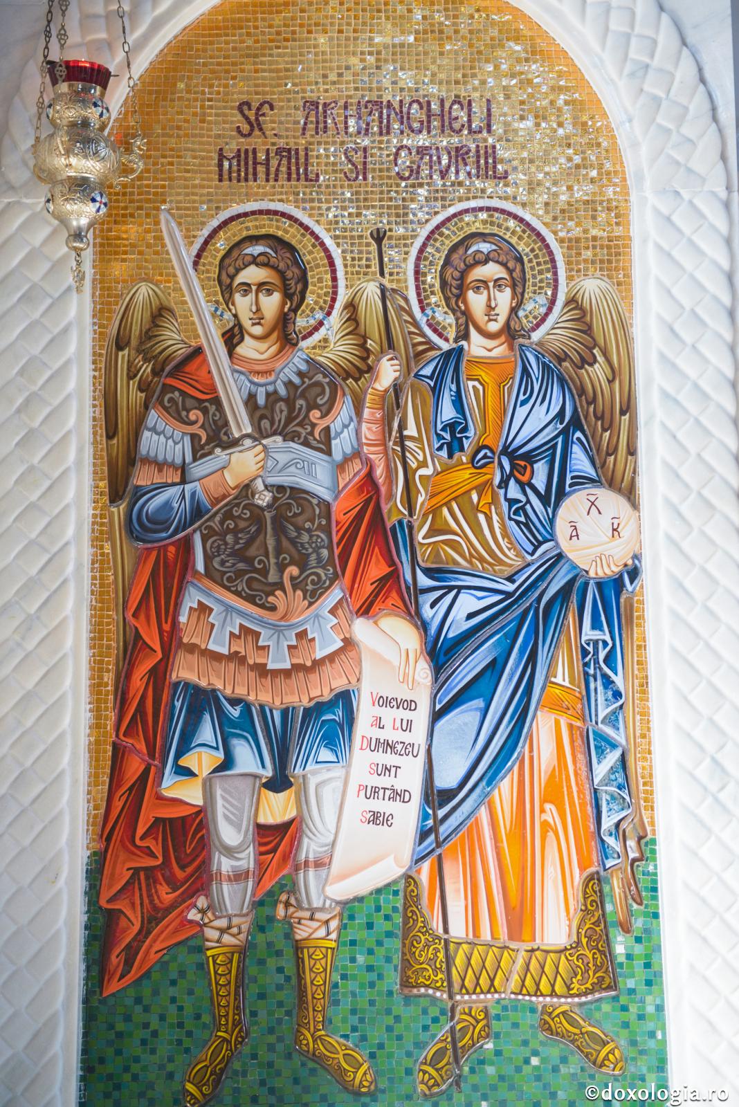 Sfinții Arhangheli Mihail și Gavril Sfinții Arhangheli Mihail și Gavril