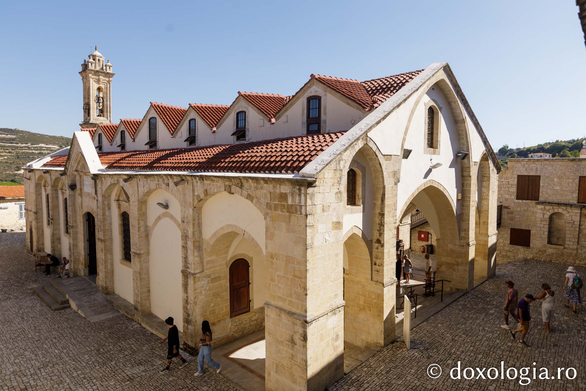 Mănăstirea „Sfânta Cruce” din Omodos, Cipru / Foto: pr. Silviu Cluci Mănăstirea „Sfânta Cruce” din Omodos, Cipru