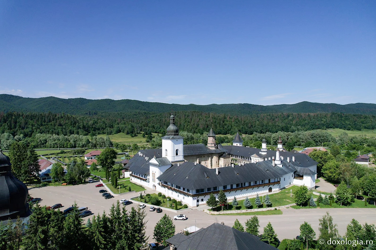 Mănăstirea Neamț, una dintre cele mai vechi mănăstiri din Moldova (imagini aeriene) / Foto: Ștefan Chircă Mănăstirea Neamț, una dintre cele mai vechi mănăstiri din Moldova (imagini aeriene)
