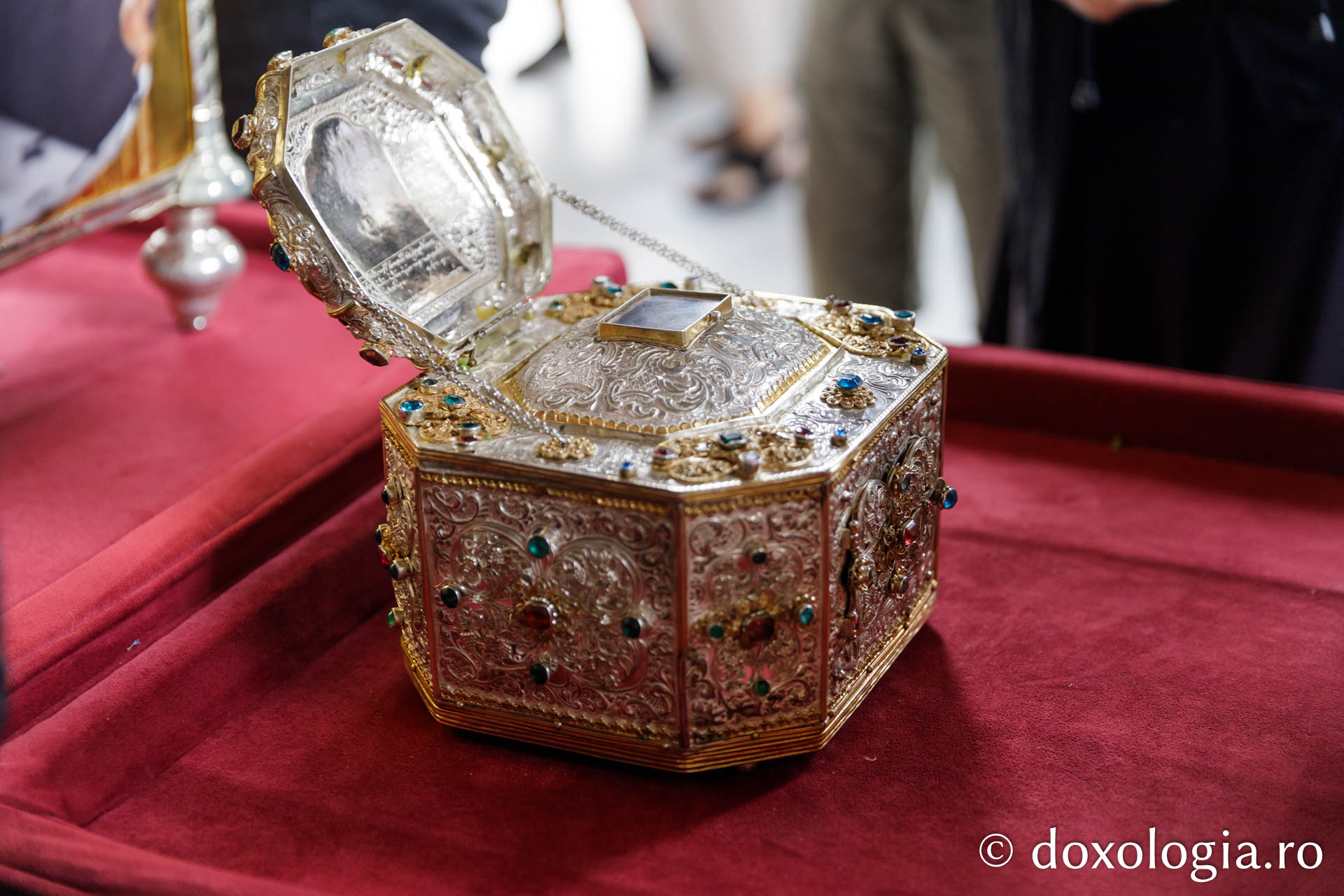 Capul Sfântului Ioan Gură de Aur, păstrat la Mănăstirea Vatoped, Athos / Foto: pr. Silviu Cluci Capul Sfântului Ioan Gură de Aur