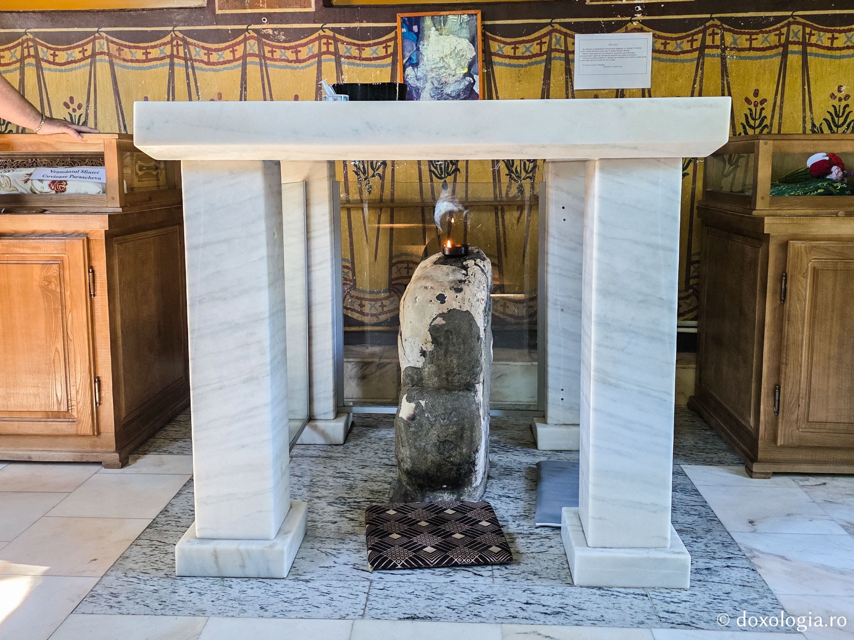 Crucile tămăduitoare de la Mănăstirea Dervent / Foto: Magda Buftea Crucile tămăduitoare de la Mănăstirea Dervent