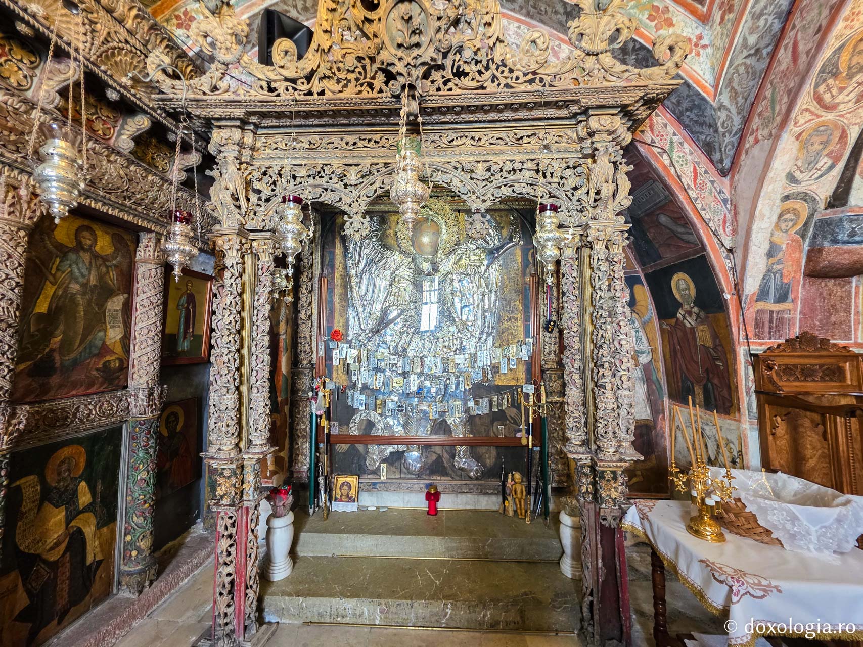 Icoana Sfântului Arhanghel Mihail Roukouniotis din Insula Symi / Foto: Magda Buftea Icoana Sfântului Arhanghel Mihail Roukouniotis din Insula Symi