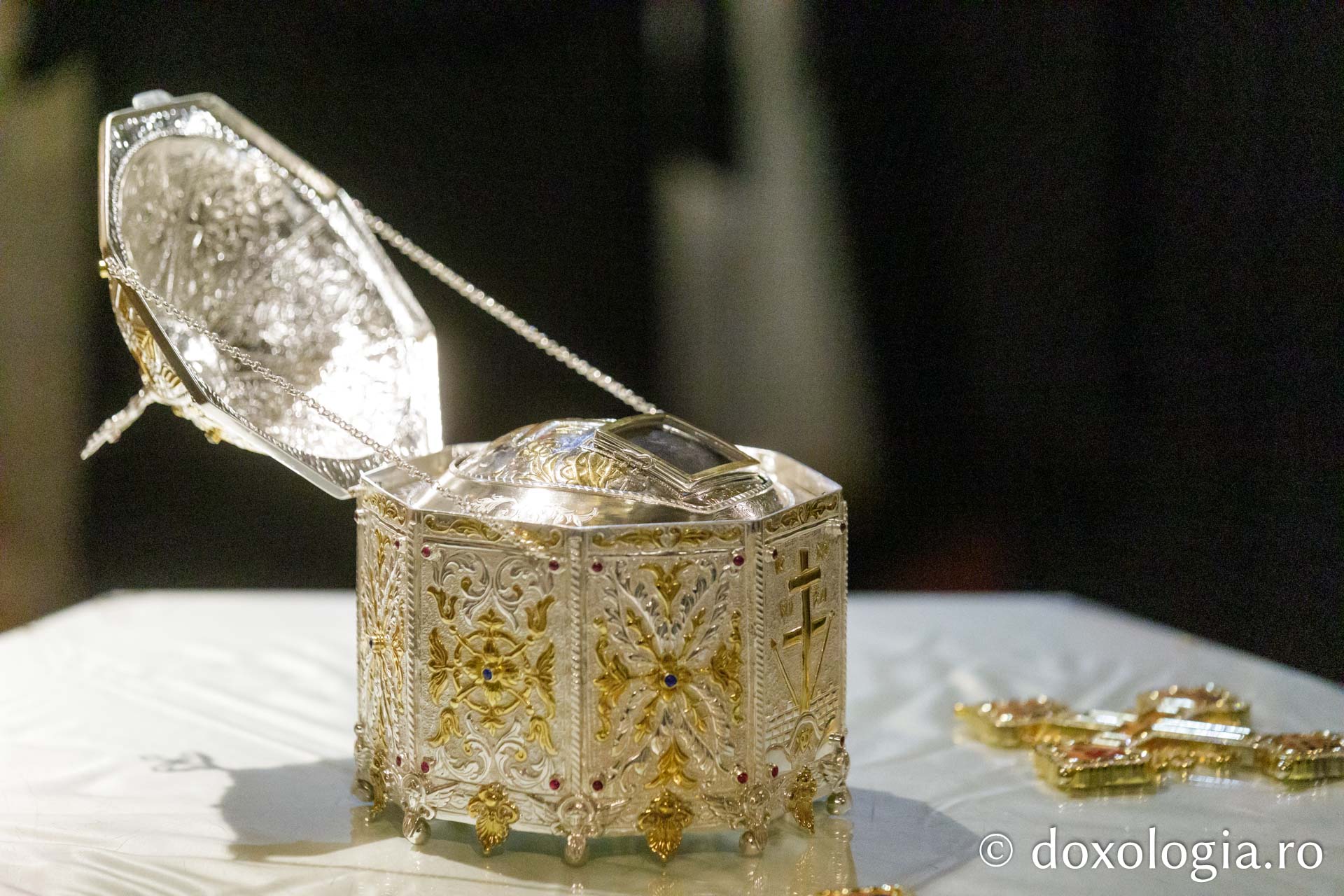 Racla cu moaștele Sfântului Ierarh Grigorie Palama / Foto: pr. Silviu Cluci Racla cu moaștele Sfântului Ierarh Grigorie Palama