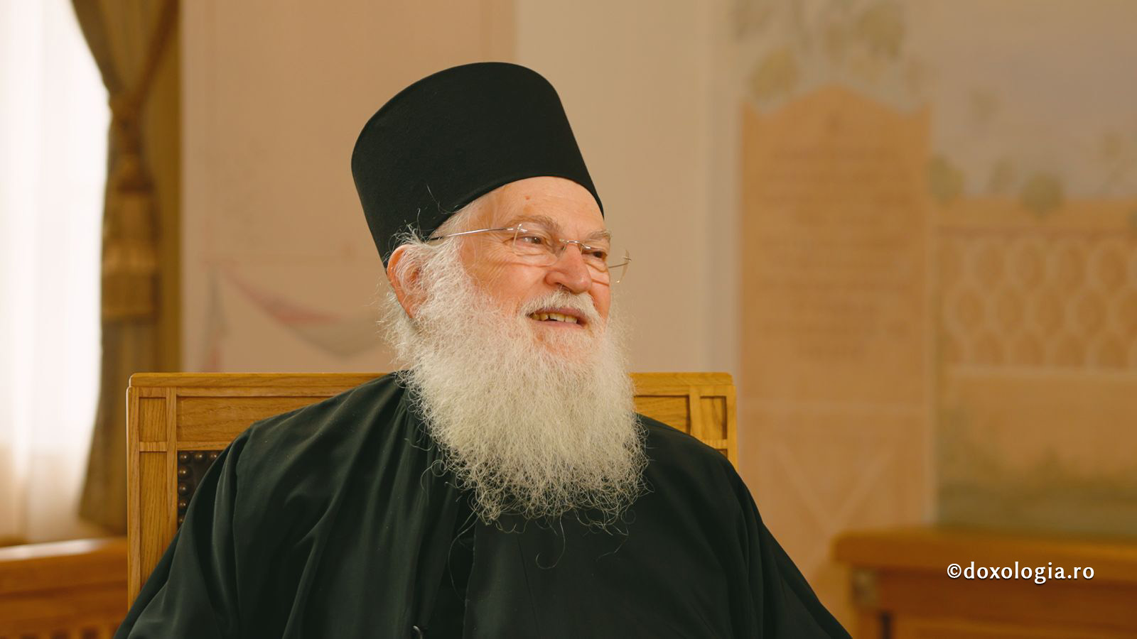 Interviu de colecție cu Arhim. Efrem Vatopedinul: „Mai bine să încetezi a respira, decât a te ruga!” Interviu de colecție cu Arhim. Efrem Vatopedinul: „Mai bine să încetezi a respira, decât a te ruga!”