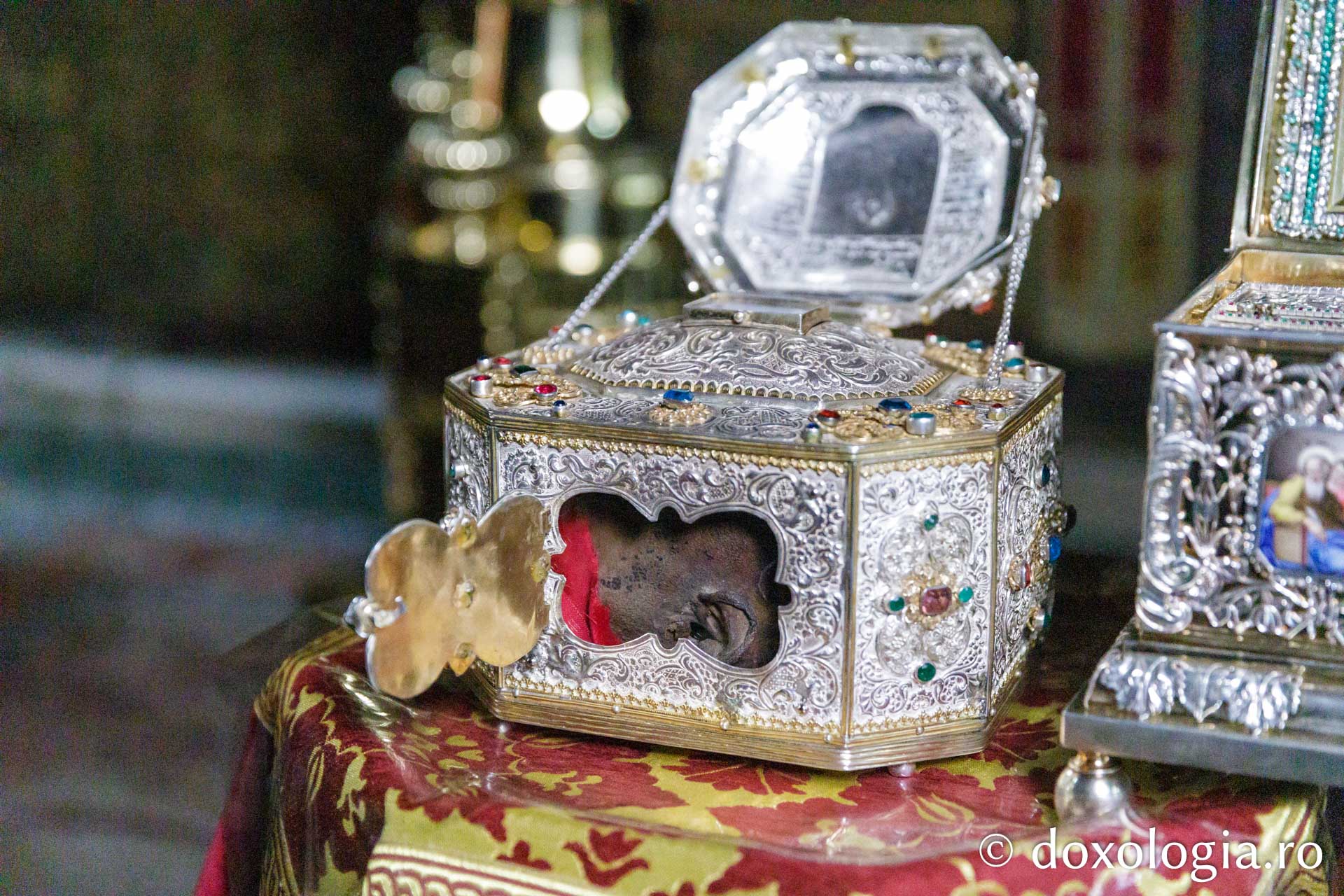 Cinstitul cap al Sfântului Ioan Gură de Aur / Foto: pr. Silviu Cluci Capul Sfântului Ioan Gură de Aur