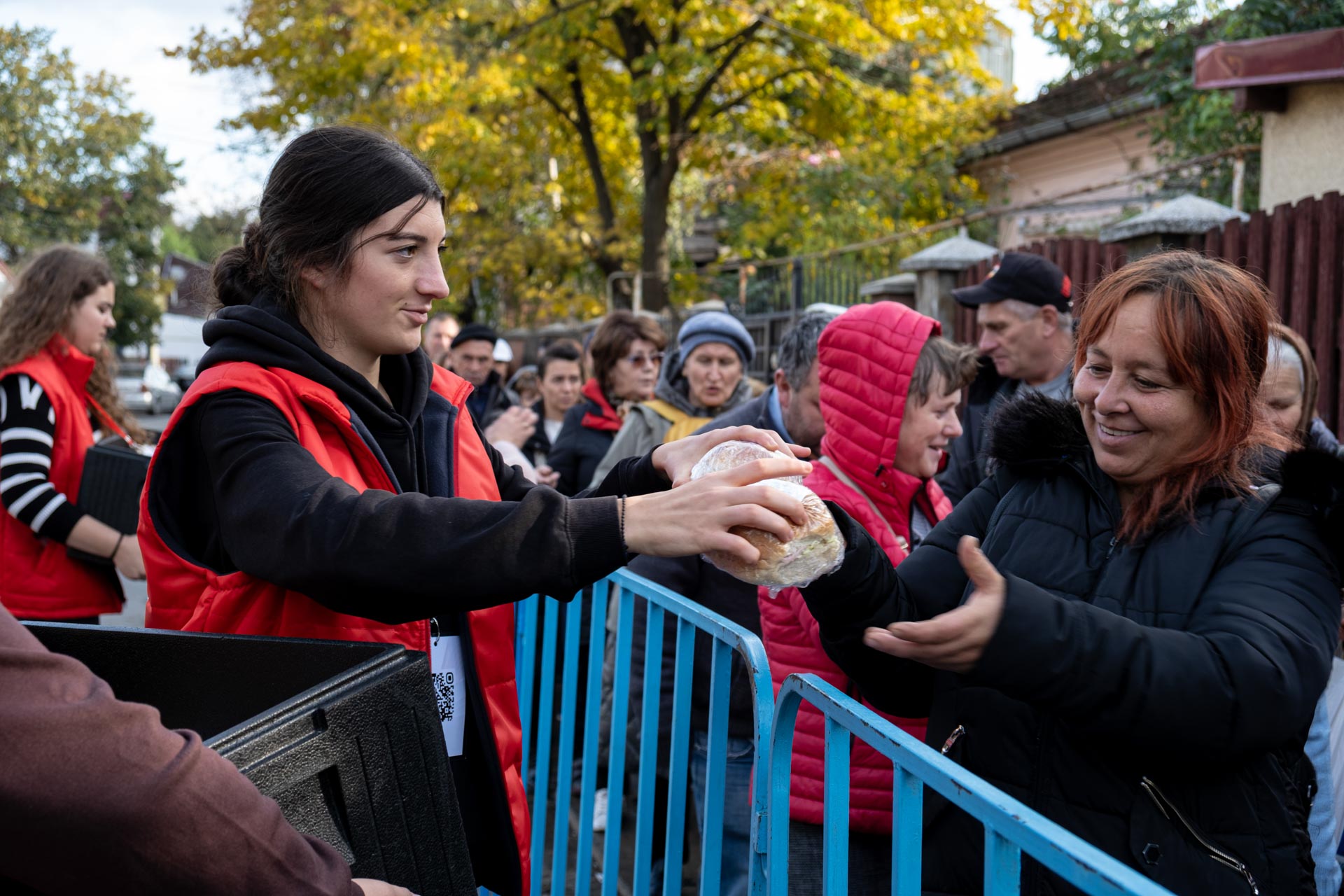 Peste 300.000 de pelerini la Iași și o mare de fapte bune: bilanțul milosteniei la Hramul Sfintei Cuvioase Parascheva 2025 (Video)  „Hrană pentru pelerini” – mii de mese oferite la Hramul Sfintei Parascheva 2025 prin Fiideajutor.ro