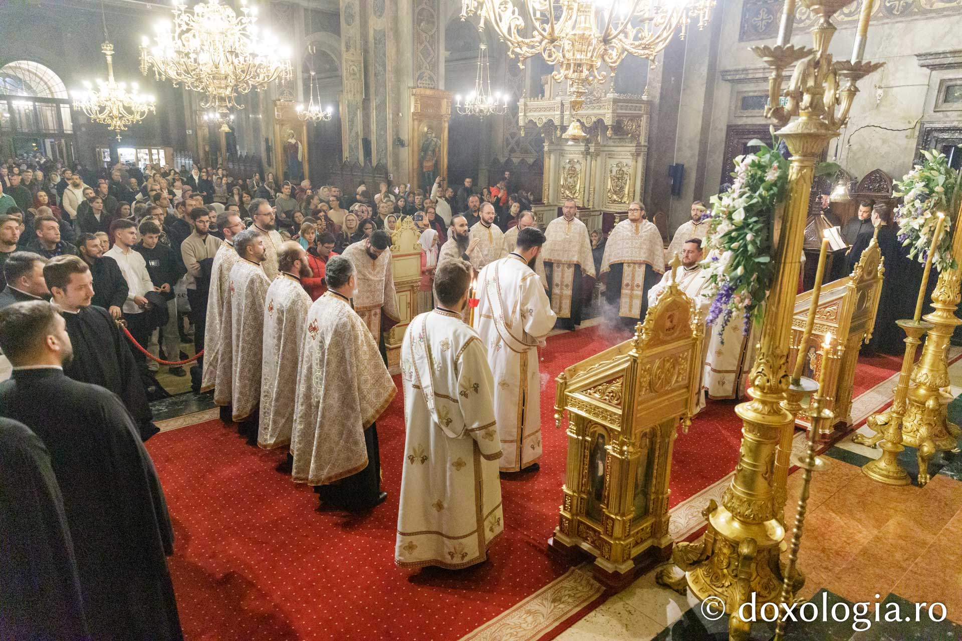 Priveghere în cinstea Sfântului Andrei la Catedrala Mitropolitană din Iași / Foto: pr. Silviu Cluci (Foto) „Bucură-te, Sfinte Andrei, Apostole!” – Priveghere în cinstea Sfântului Andrei la Catedrala Mitropolitană din Iași
