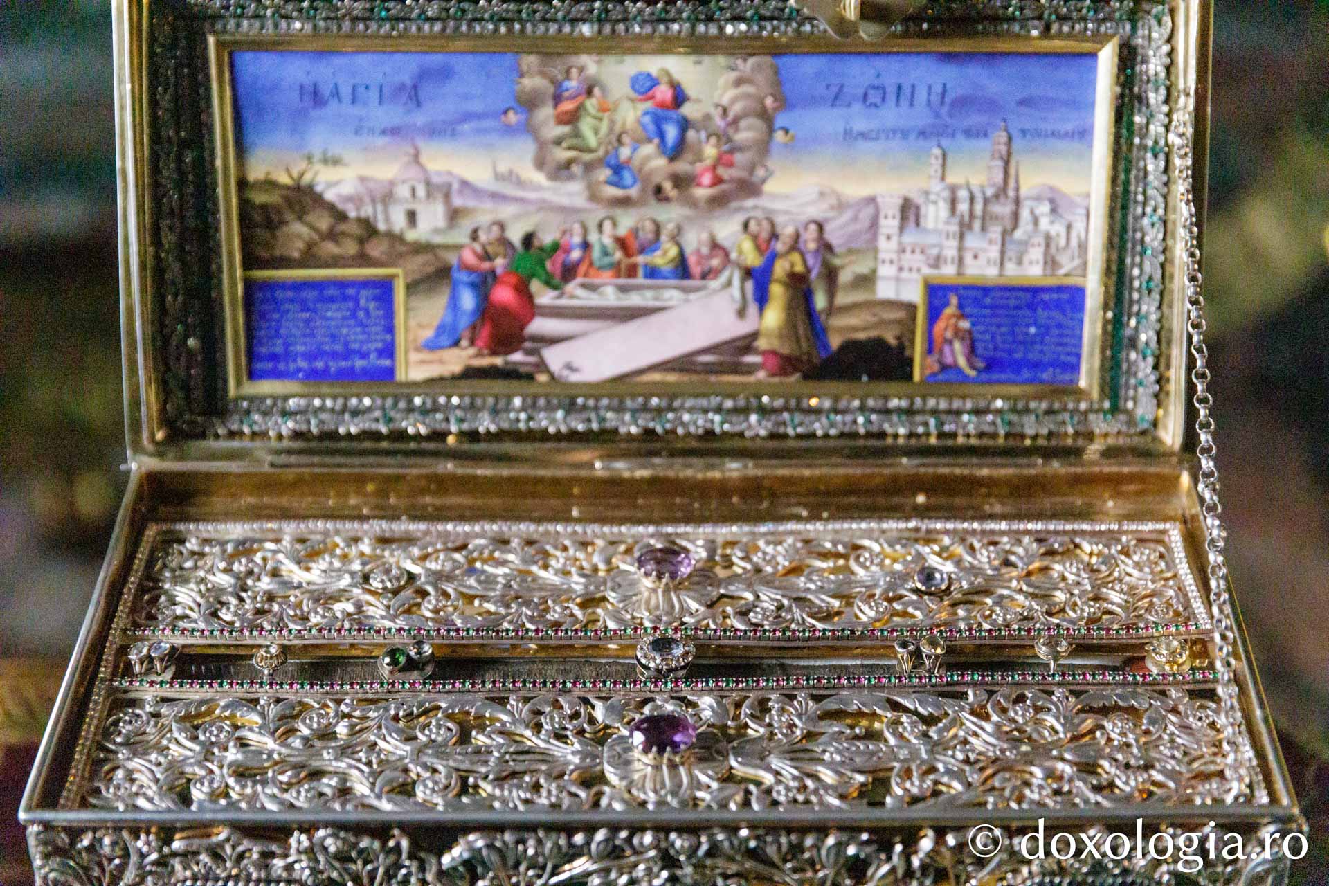 Brâul Maicii Domnului de la mănăstirea Vatoped, Athos / Foto: pr. Silviu Cluci Brâul Maicii Domnului de la mănăstirea Vatoped