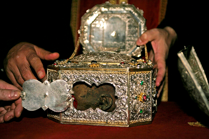 Capul Sfântului Ioan Gură de Aur de la Mănăstirea Vatoped - Athos Capul Sfântului Ioan Gură de Aur de la Mănăstirea Vatopedou - Athos