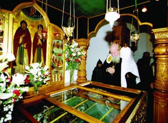 Racla cu moaștele Sfinților Petru și Fevronia, cnejii de Murom, păstrată în Mănăstirea Sfânta Treime din Murom Moaștele Sfinților Petru și Fevronia, cnejii de Murom