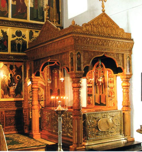 Baldachinul cu moaștele Sfinților Petru și Fevronia, cnejii de Murom, aflat în Mănăstirea Sfânta Treime din Murom Moaștele Sfinților Petru și Fevronia, cnejii de Murom