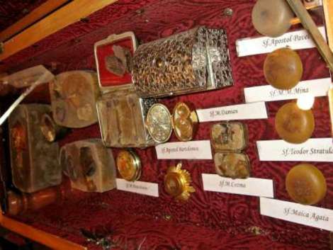 Moaştele Sfintei Muceniţe Agata aflate la Mănăstirea Bistriţa, judeţul Neamţ Moaştele Sfintei Muceniţe Agata aflate la Mănăstirea Bistriţa, judeţul Neamţ