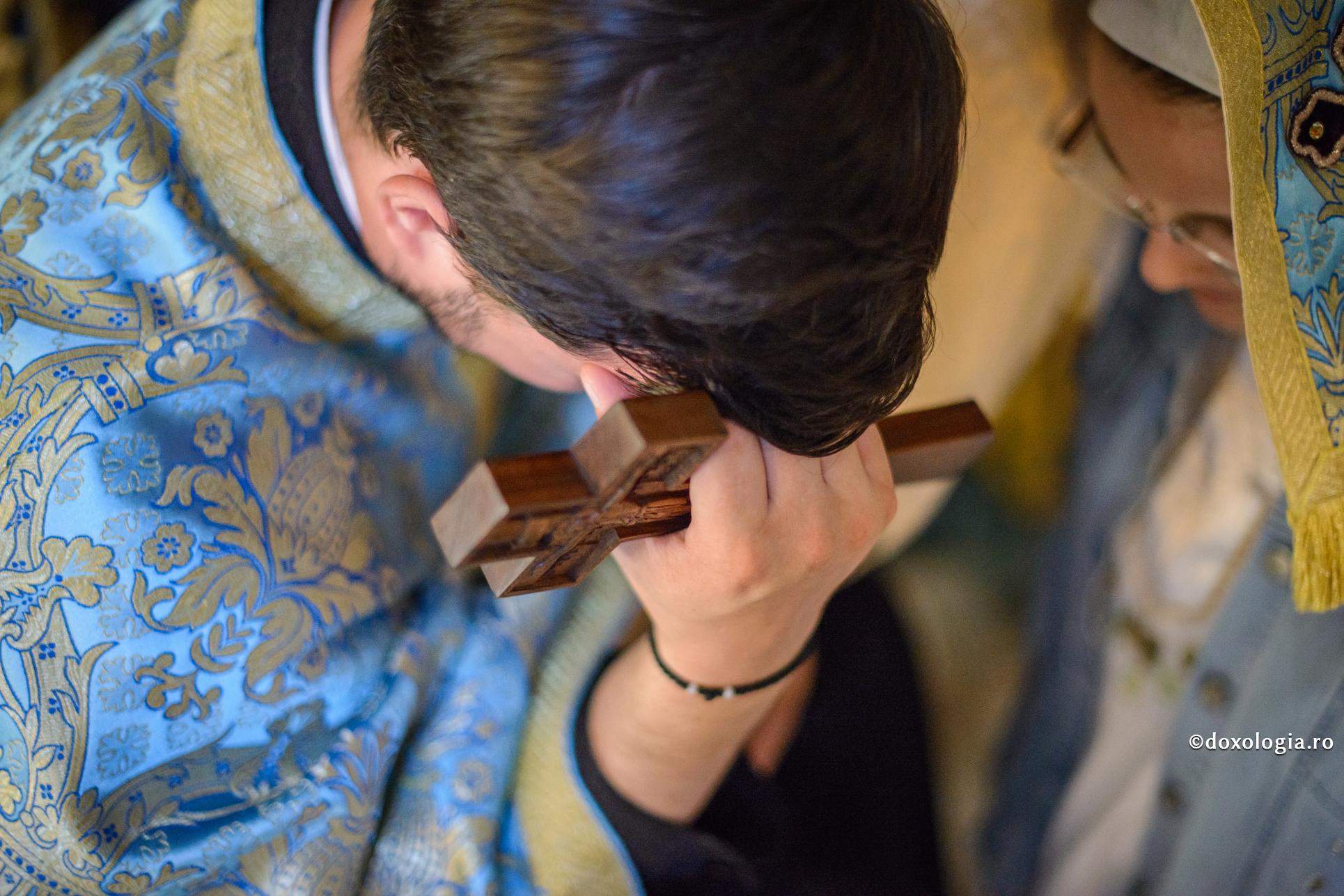 Foto: Oana Nechifor E bine să vorbești despre alții atunci când te spovedești?