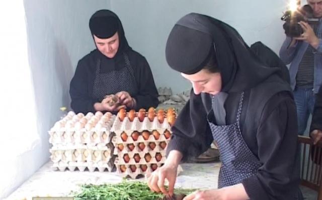 Tradiţia vopsirii ouălor de Paşti la Mănăstirea Timişeni - Şag