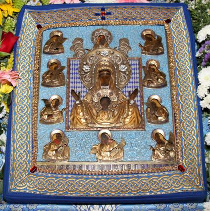 Icoana făcătoare de minuni de la Kursk (Rusia) prezentă spre venerare la Mănăstirea Sf. Tihon de Zadonsk, South Canaan (USA)