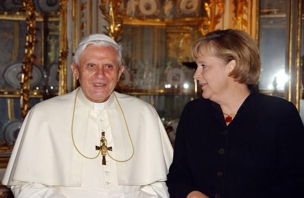 Cancelarul german Angela Merkel așteaptă de la Papa Bendict al XVI-lea un „semnal forte pentru convergență și solidaritate inter-creștină”