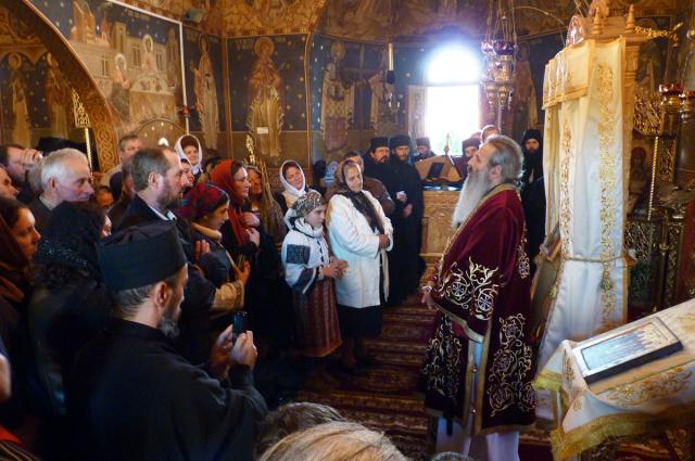 Slujbă arhierească la Mănăstirea Petru Vodă