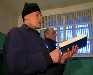 12 condamnați pe viață au depus voturile monahale într-o închisoare din Ucraina