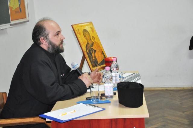 Pr. dr. Valentin Ioan Istrati, redactor-şef al Portalului Doxologia al Mitropoliei Moldovei şi Bucovinei „Iubirea este cea mai mare putere de pe pământ“