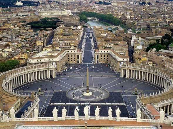 Vaticanul începe urmărirea penală a celor vinovaţi de scurgeri de informaţie