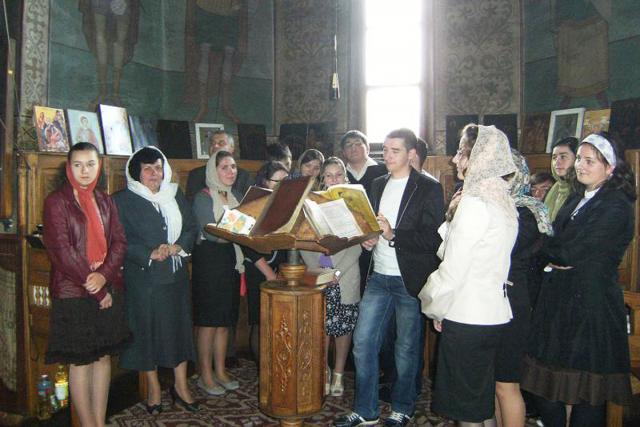 Activităţi misionare ale tinerilor atoreni din Târgu Neamţ