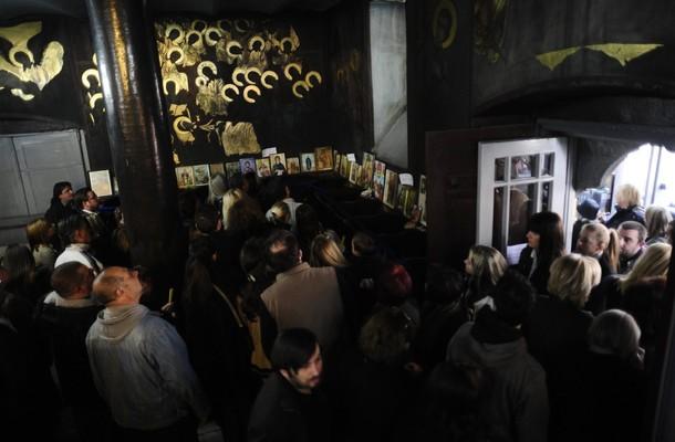 Icoanele care se curăţă singure – o minune de la Biserica Sfântul Dimitrie din Skopje Icoanele care se curăţă singure – o minune de la Biserica Sfântul Dimitrie din Skopje