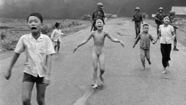 Vietnam: „Fetiţa cu Napalm” şi focul iadului
