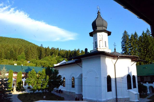 Biserica mare a Mănăstirii Agapia Mănăstirea Agapia,  frumusețea unei ctitorii înnoite