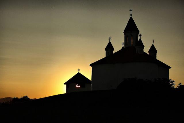 Transplantul este îngăduit de Biserică, dacă se respectă anumite condiţii Transplantul este îngăduit de Biserică, dacă se respectă anumite condiţii