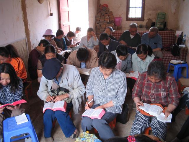 Zeci de milioane de creştini persecutaţi în China